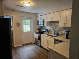 Fenced in w/ Jacuzzi Close to Siesta Key Bridge