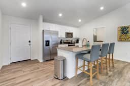 Oasis W/ Heated Salt Water Pool & Screen In Patio!