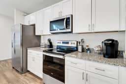Oasis W/ Heated Salt Water Pool & Screen In Patio!