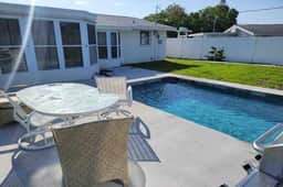 Spacious home w/ Heated Pool 3 miles from IMG!