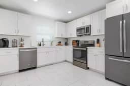 Sun & Swim Villa W/ Fence + Pool by Siesta Key!