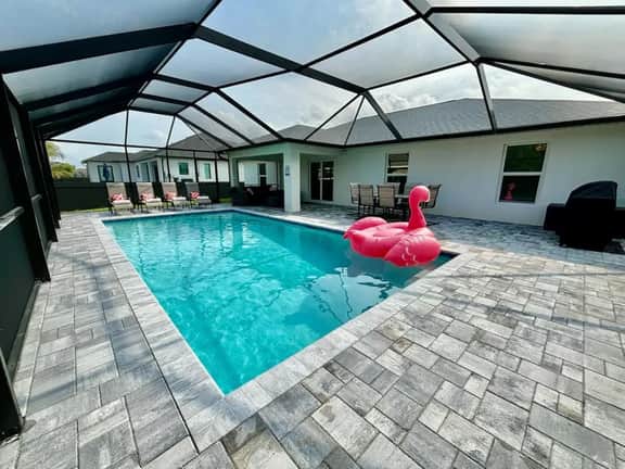 Cape House*Pool*Fire Pit* Private Backyard*4K Beds
