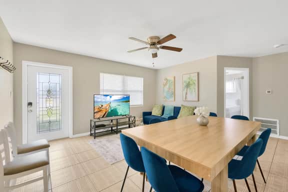 Modern w/ Heated Pool & Fence by Siesta Key Beach!