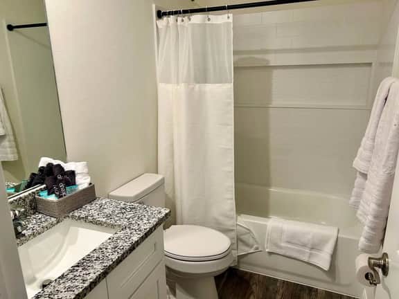 New W/ heated Pool & Pier! Ideal for 2 Families!