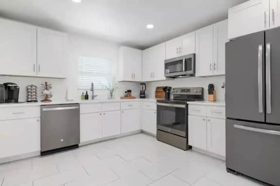 Sun & Swim Villa W/ Fence + Pool by Siesta Key!