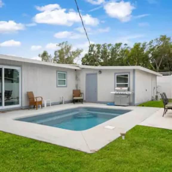 Sun & Swim Villa W/ Fence + Pool by Siesta Key!