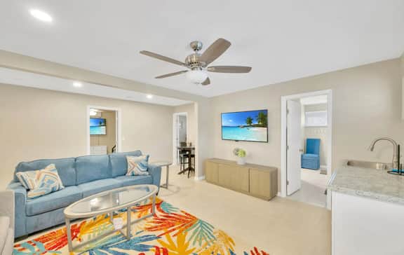 Waterfront Siesta Key Home l w/ pool, hot tub, mini putt, bikes & mins to beach