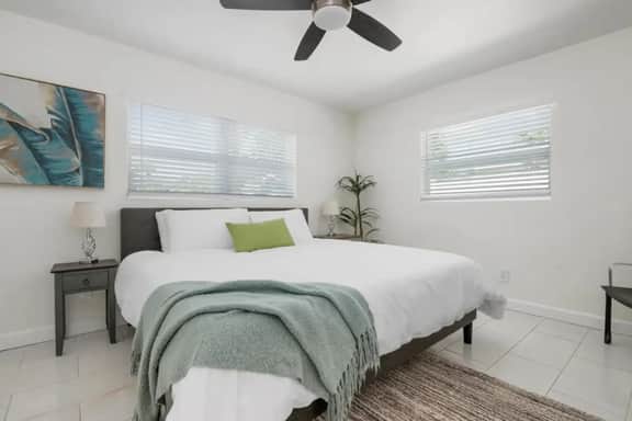 Sun & Swim Villa W/ Fence + Pool by Siesta Key!