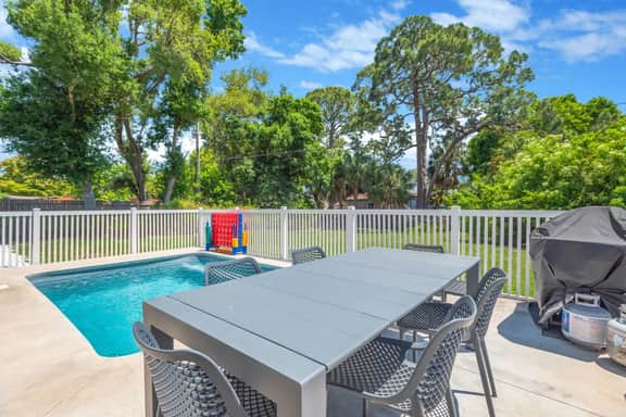 Remodel Home w/ Heated pool, patio & gas grill