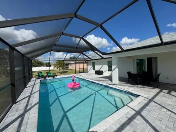 Enjoy Heated Salt Water Pool & Patio! Ideal for 2 Families