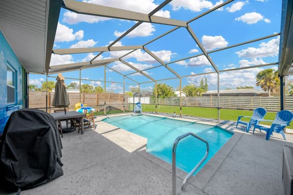 Modern w/ Heated Pool & Fence by Siesta Key Beach!