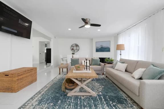 Sun & Swim Villa W/ Fence + Pool by Siesta Key!