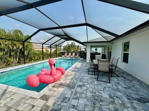 Cape House*Pool*Fire Pit* Private Backyard*4K Beds